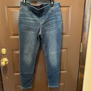 Women’s No Boundaries jeggins. Size L (11-13).